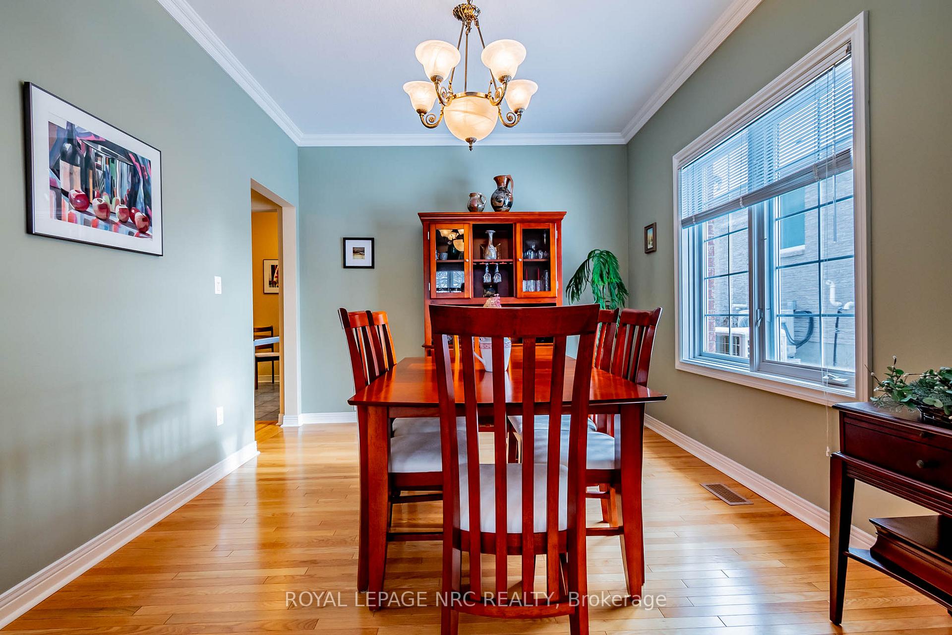 Photo 10 of 25 Oakridge Boulevard, Pelham, Fonthill — HOMEH