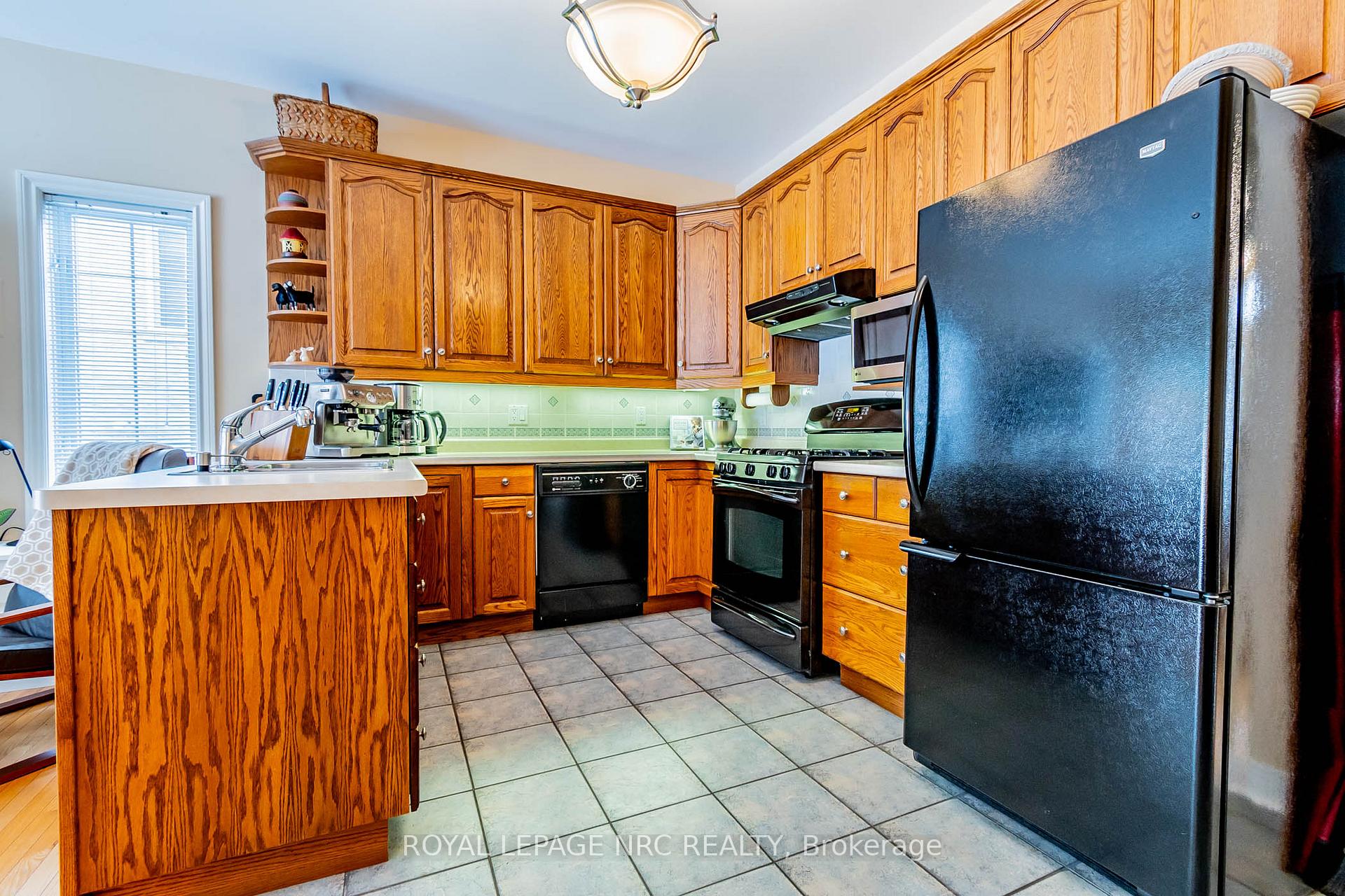Photo 12 of 25 Oakridge Boulevard, Pelham, Fonthill — HOMEH