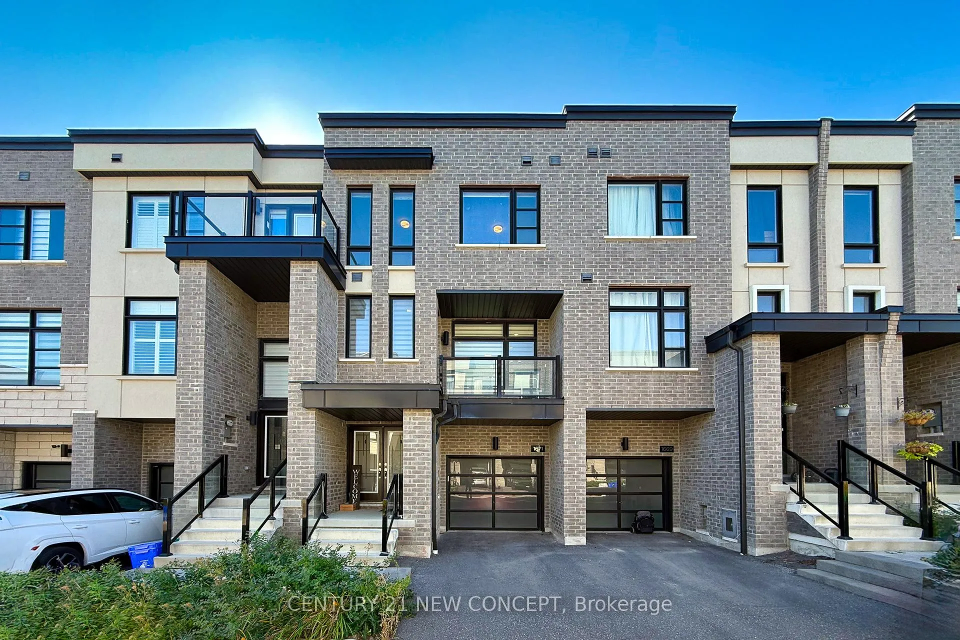 Front of 1671 Hidden Valley Glen