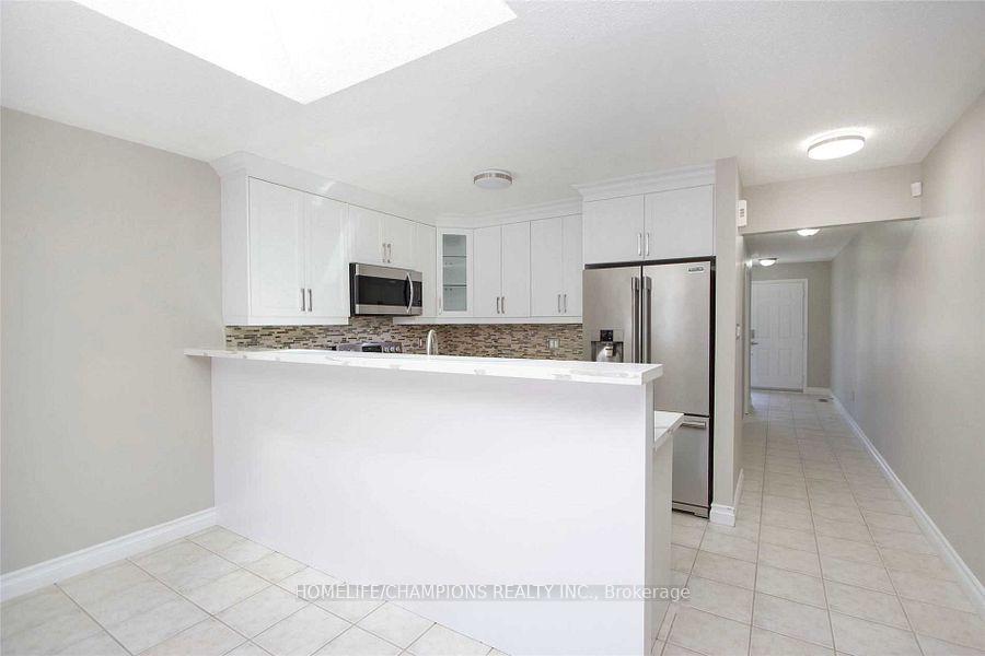 Photo 3 of 692 Ormond Drive, Oshawa, Samac — HOMEH