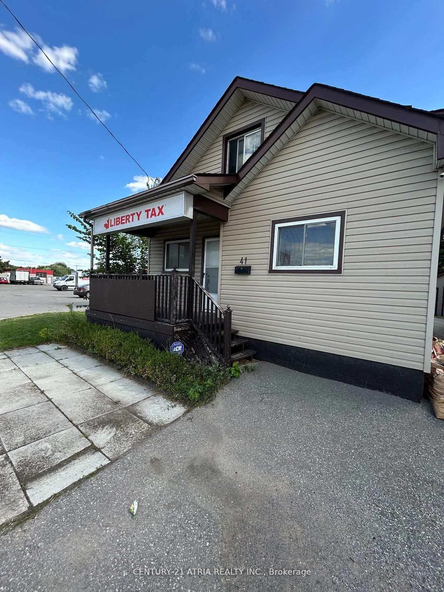Front of 41 Bloor Street E