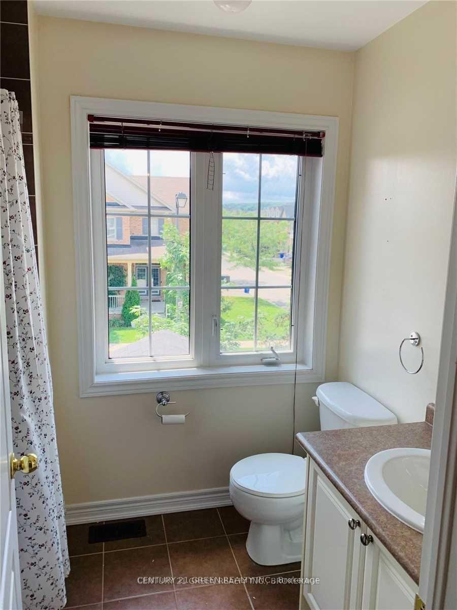 Photo 10 of Unit Upper, 577 Grant Way, Milton, Scott — HOMEH