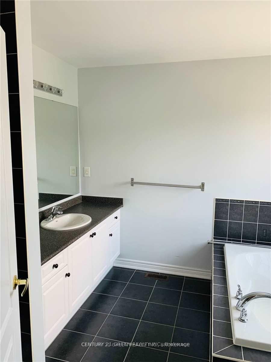 Photo 14 of Unit Upper, 577 Grant Way, Milton, Scott — HOMEH