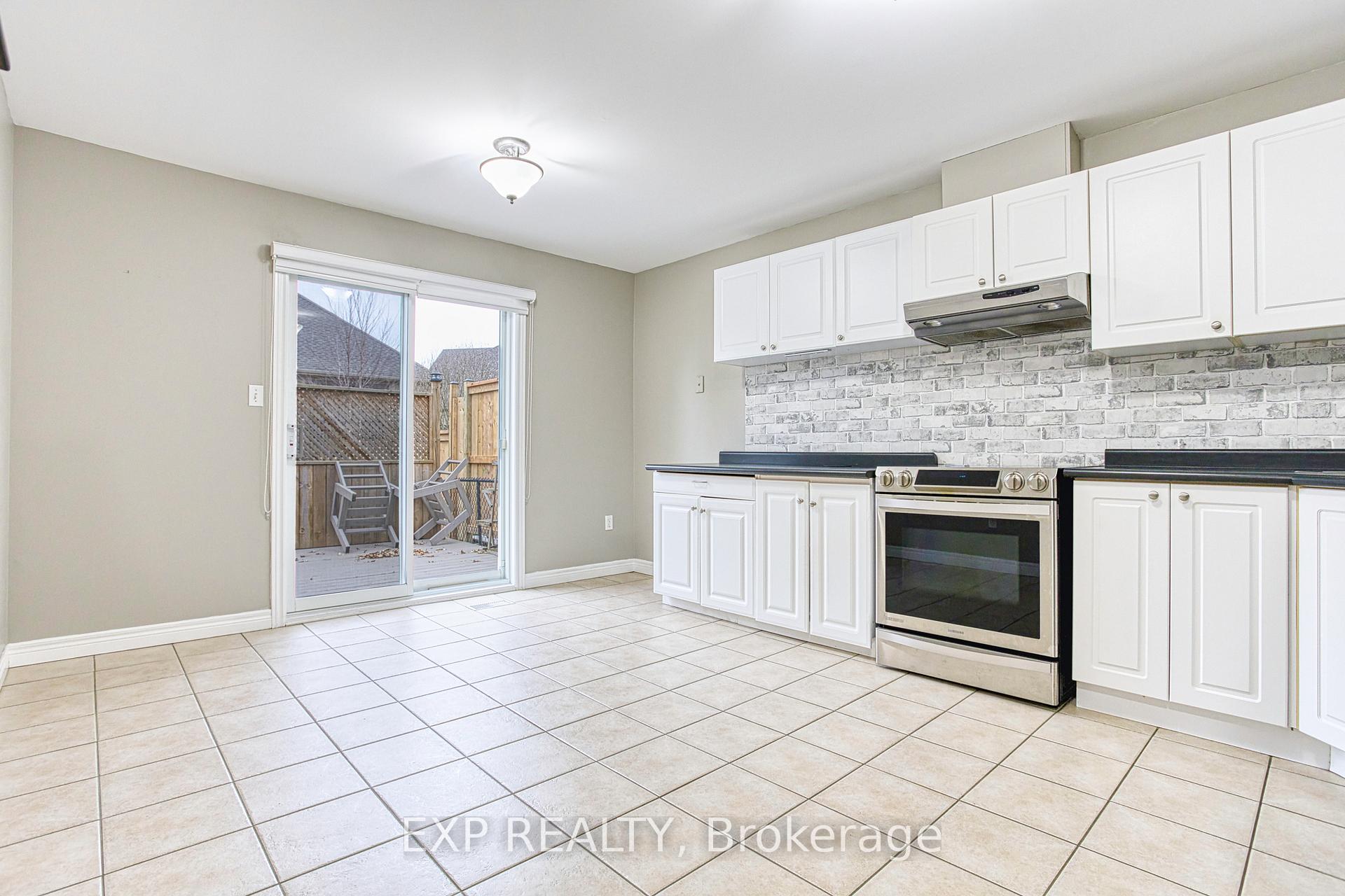 Photo 8 of 14 Saddler Street, Pelham, Fonthill — HOMEH