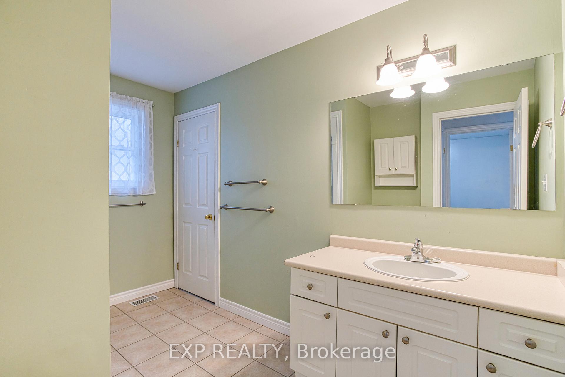 Photo 15 of 14 Saddler Street, Pelham, Fonthill — HOMEH