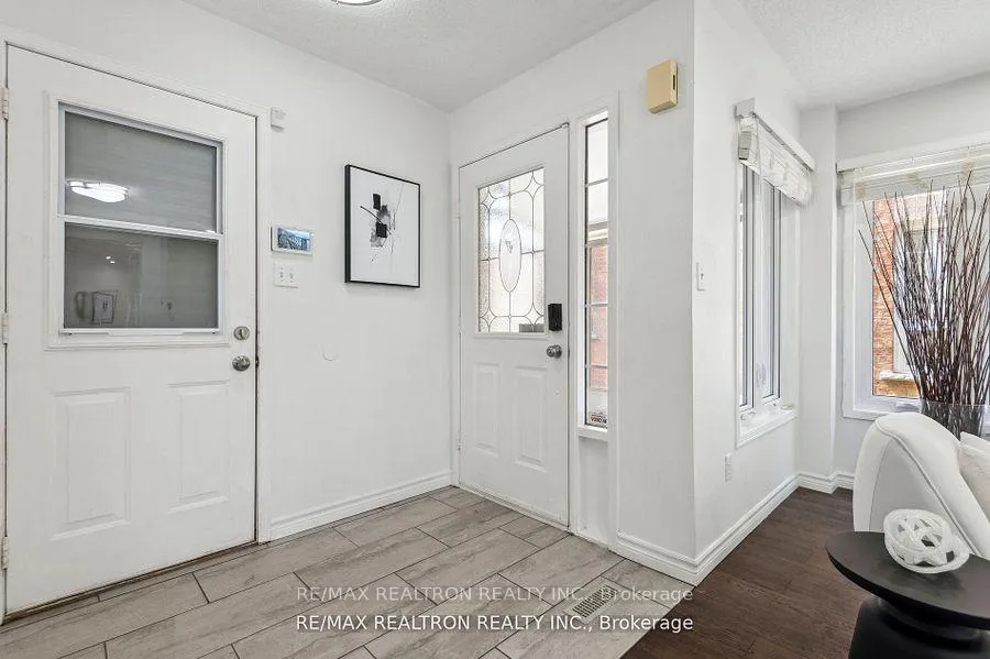 Photo 2 of 1152 Gossamer Drive, Pickering, Liverpool — HOMEH