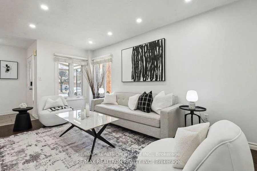 Photo 4 of 1152 Gossamer Drive, Pickering, Liverpool — HOMEH