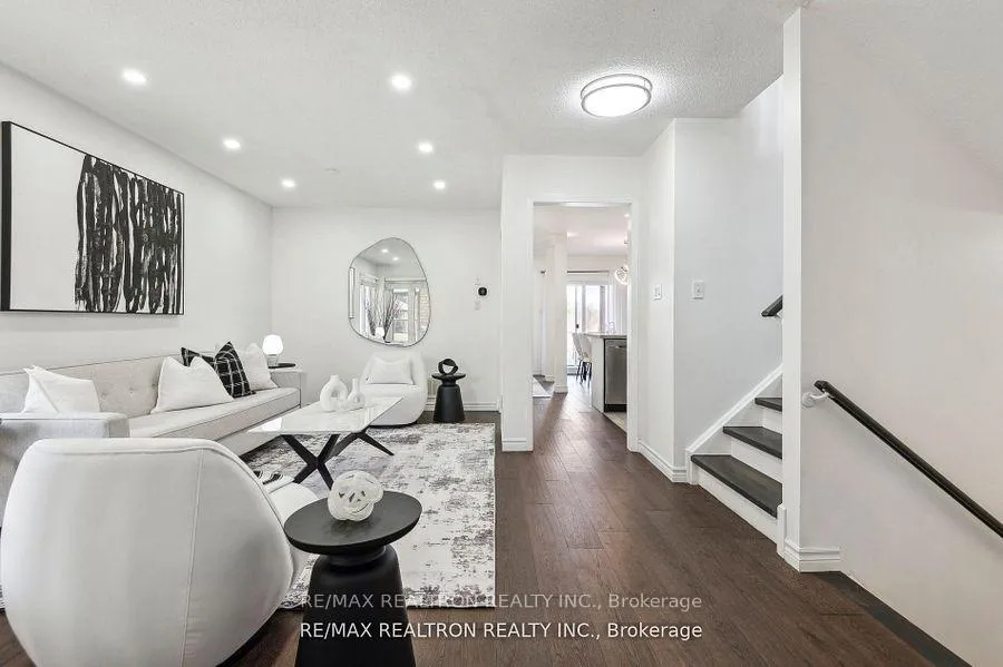 Photo 6 of 1152 Gossamer Drive, Pickering, Liverpool — HOMEH