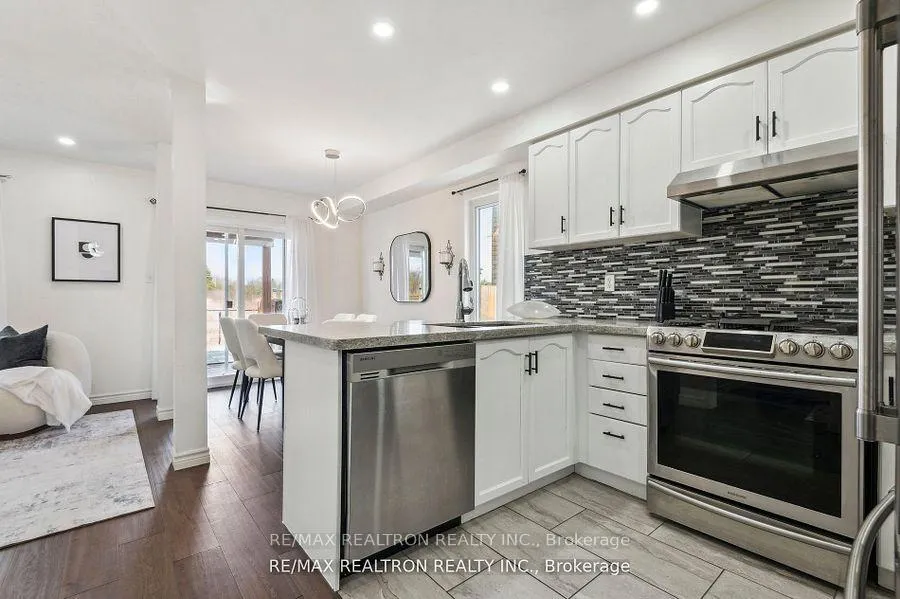 Photo 7 of 1152 Gossamer Drive, Pickering, Liverpool — HOMEH