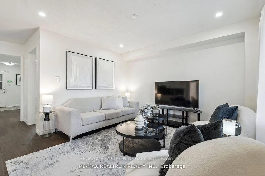 Photo 11 of 1152 Gossamer Drive, Pickering, Liverpool — HOMEH