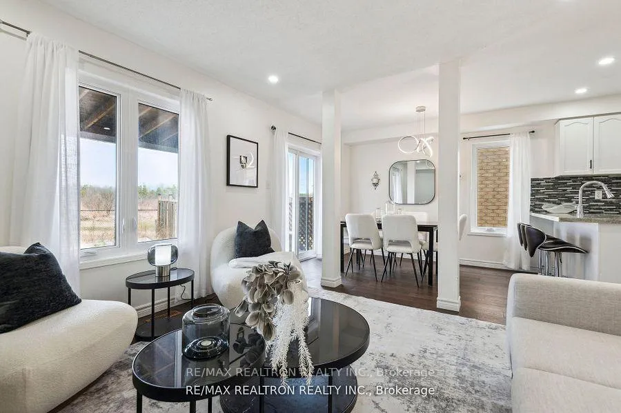 Photo 12 of 1152 Gossamer Drive, Pickering, Liverpool — HOMEH