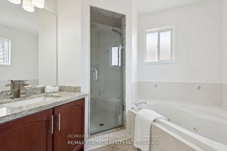 Photo 18 of 1152 Gossamer Drive, Pickering, Liverpool — HOMEH