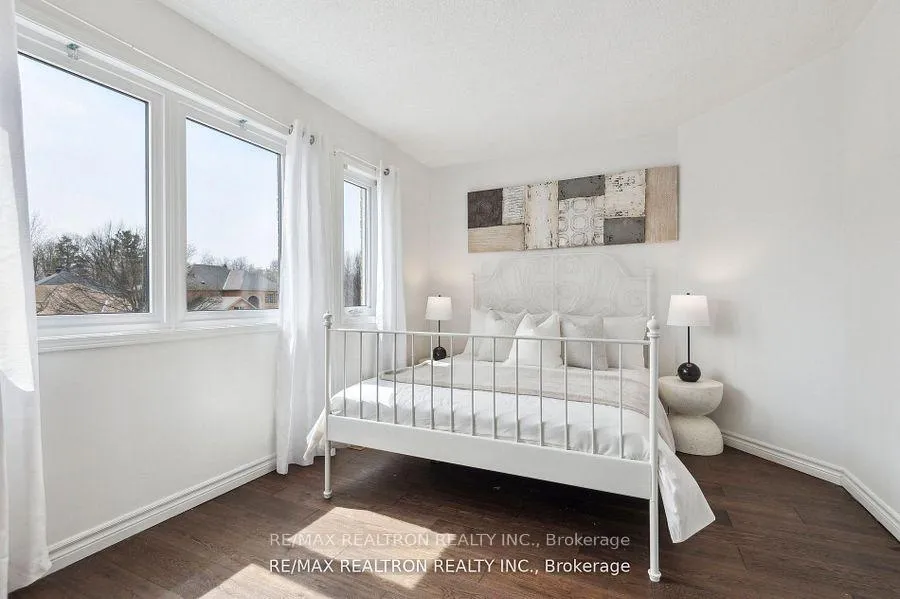 Photo 23 of 1152 Gossamer Drive, Pickering, Liverpool — HOMEH
