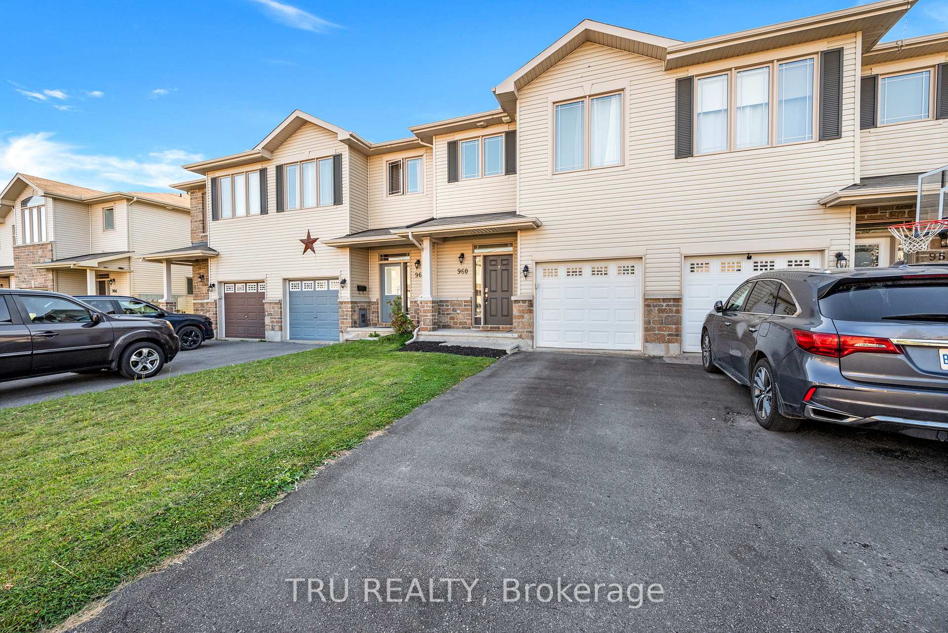 Front of 960 Linaria Walk