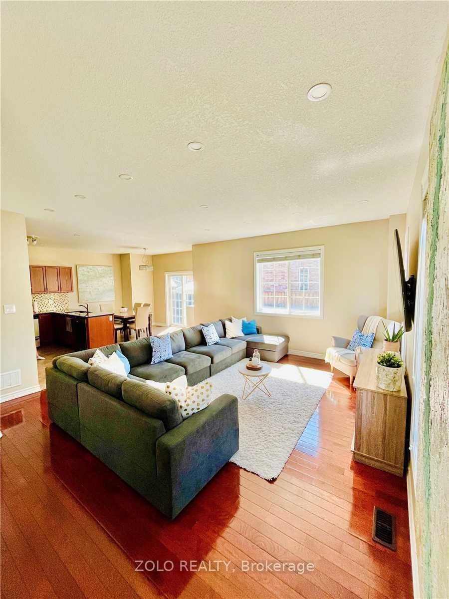 Photo 3 of 563 Sanderson Crescent, Milton, Clarke — HOMEH