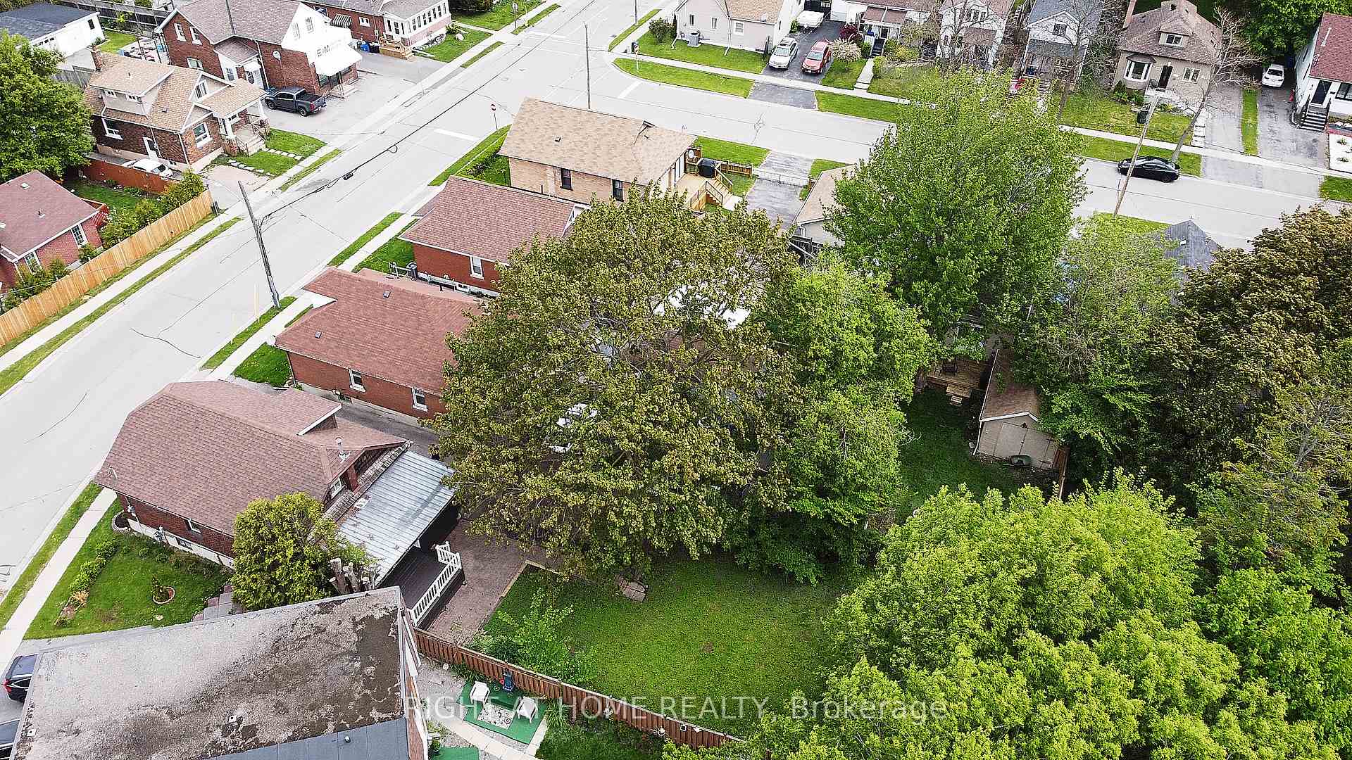 Photo 25 of 105 Conant Street, Oshawa, Lakeview — HOMEH