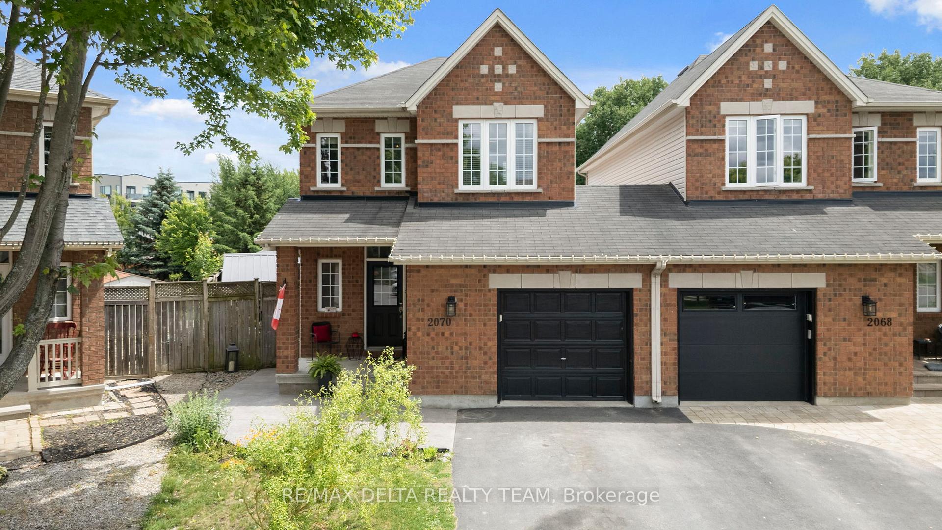 Front of 2070 Melette Crescent S