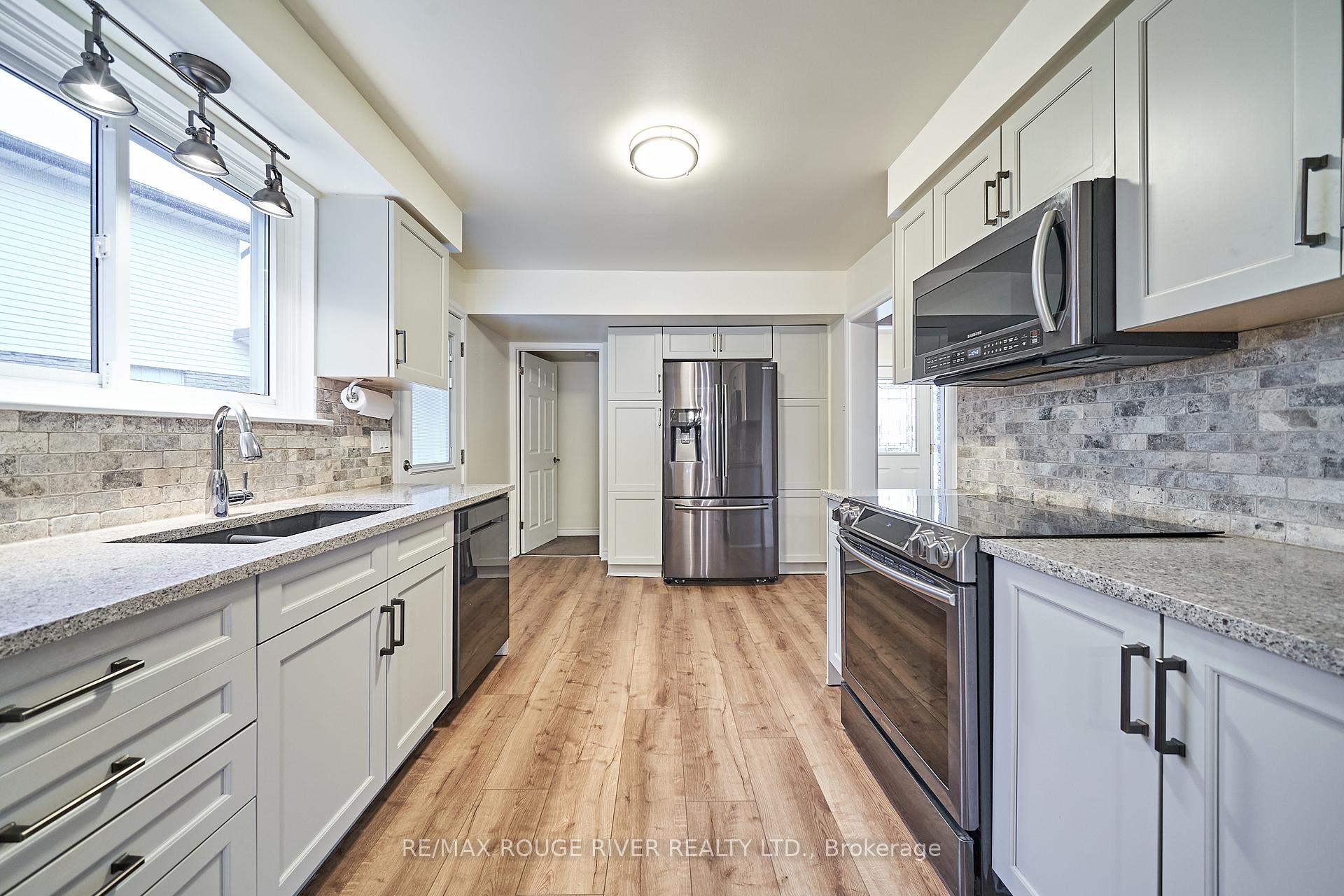 Photo 11 of 632 Balsam Crescent, Oshawa, Lakeview — HOMEH