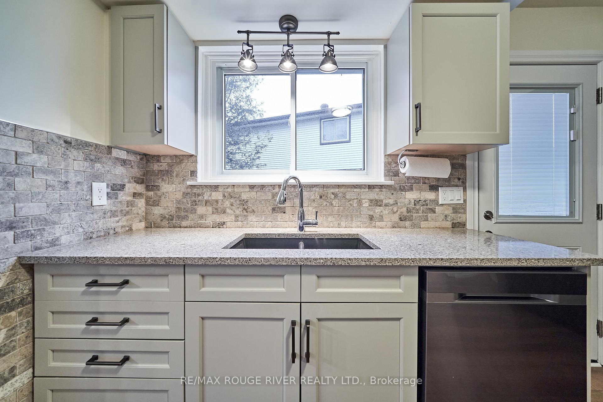 Photo 15 of 632 Balsam Crescent, Oshawa, Lakeview — HOMEH