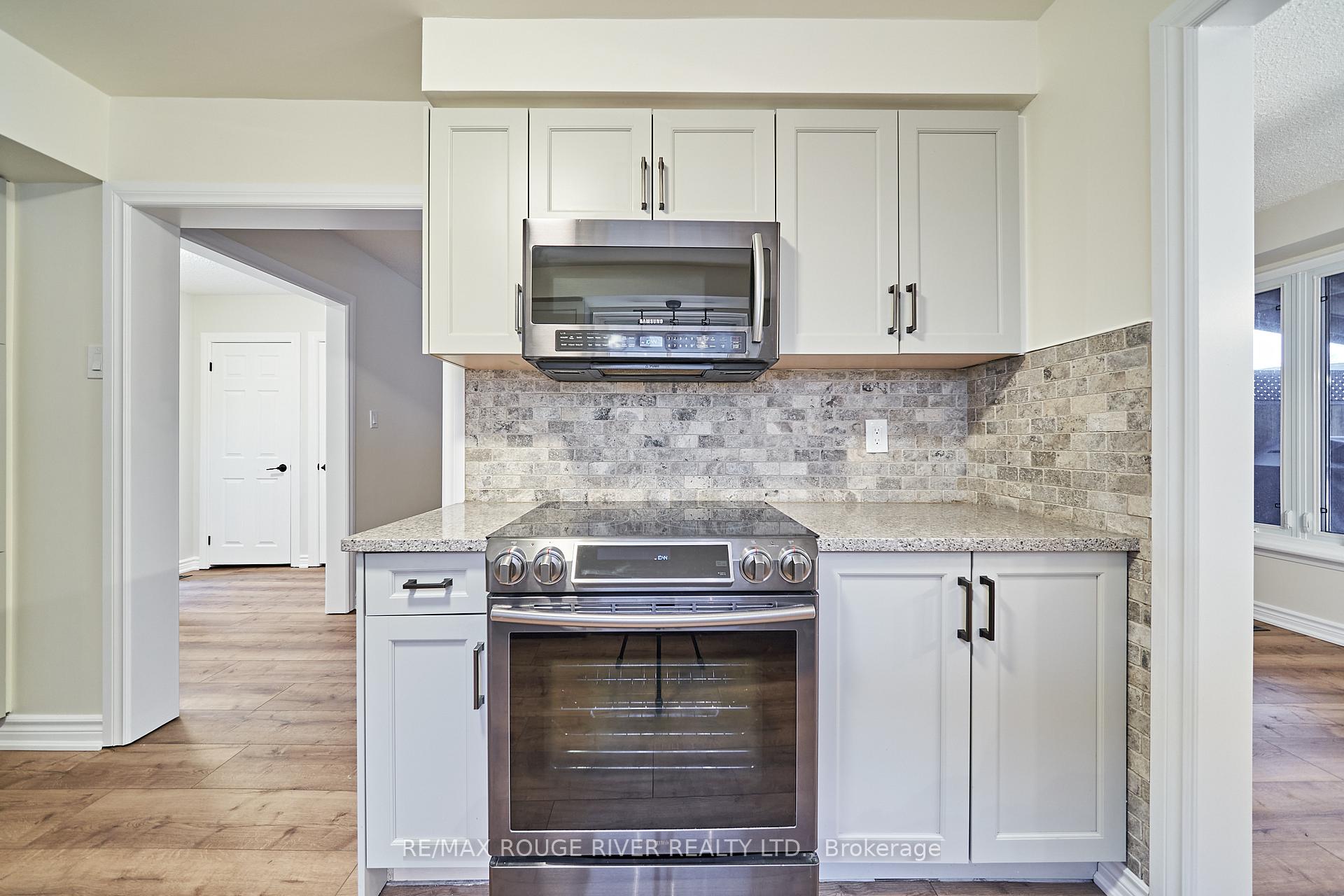Photo 17 of 632 Balsam Crescent, Oshawa, Lakeview — HOMEH