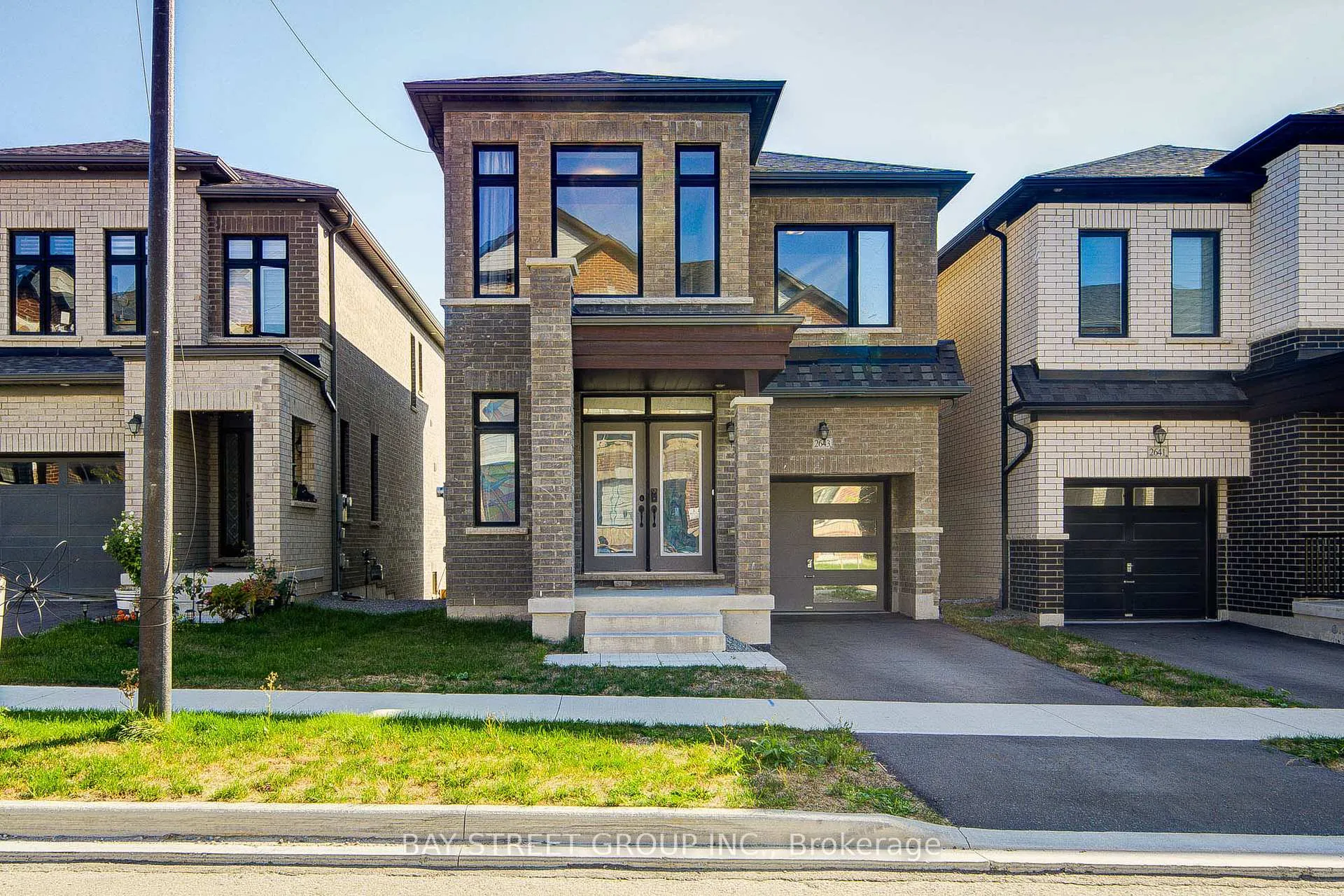 Photo 2 of 2643 Delphinium Trail, Pickering, Rural Pickering — HOMEH