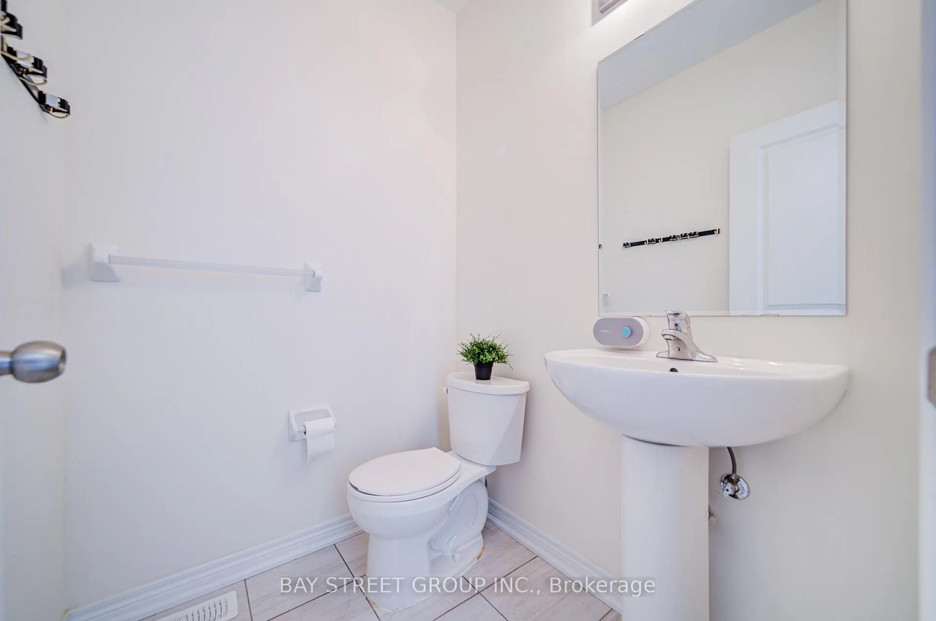 Photo 7 of 2643 Delphinium Trail, Pickering, Rural Pickering — HOMEH