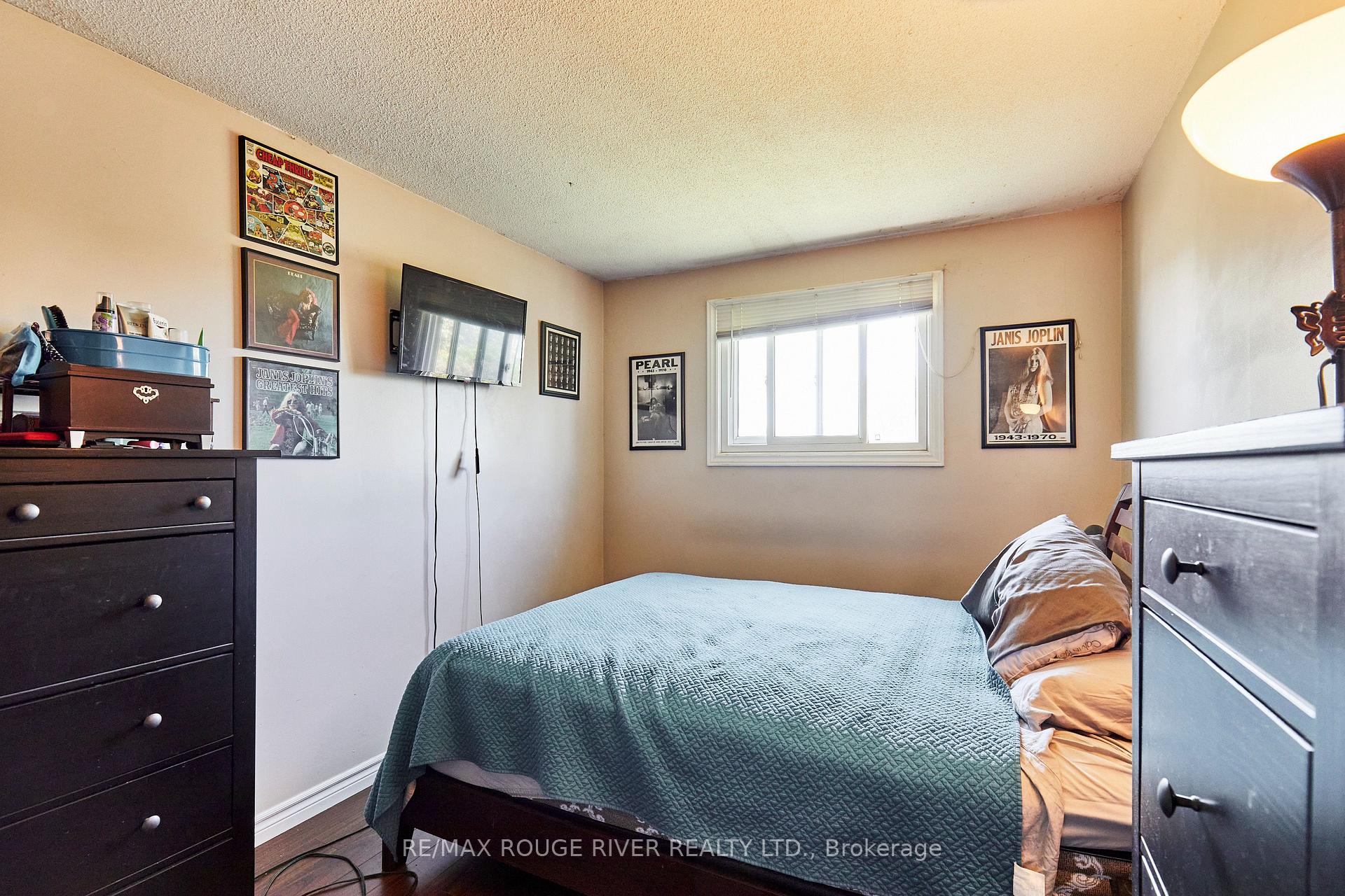 Photo 17 of 37 Wellington Avenue E, Oshawa, Farewell — HOMEH