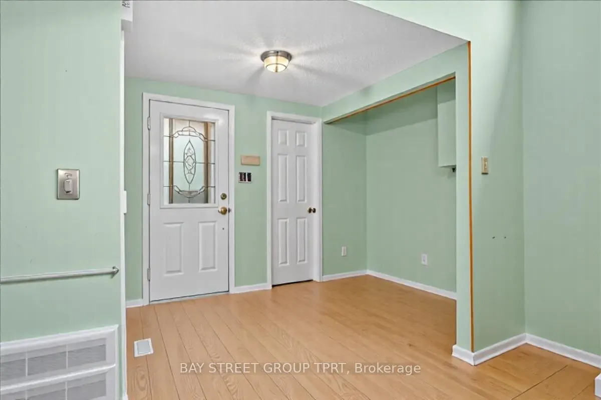Photo 4 of 1610 Rawlings Drive, Pickering, Liverpool — HOMEH