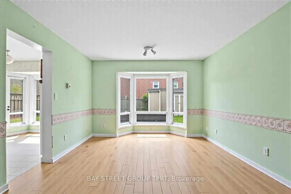 Photo 5 of 1610 Rawlings Drive, Pickering, Liverpool — HOMEH