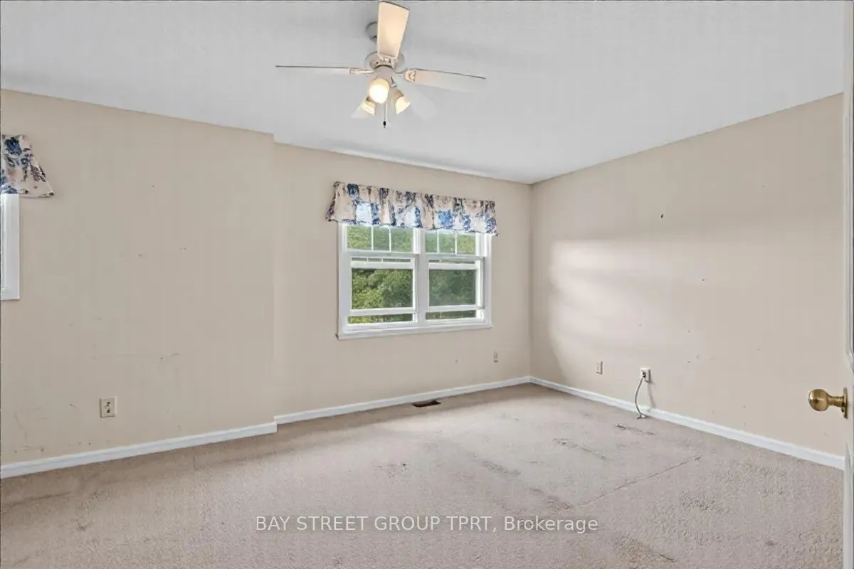 Photo 12 of 1610 Rawlings Drive, Pickering, Liverpool — HOMEH