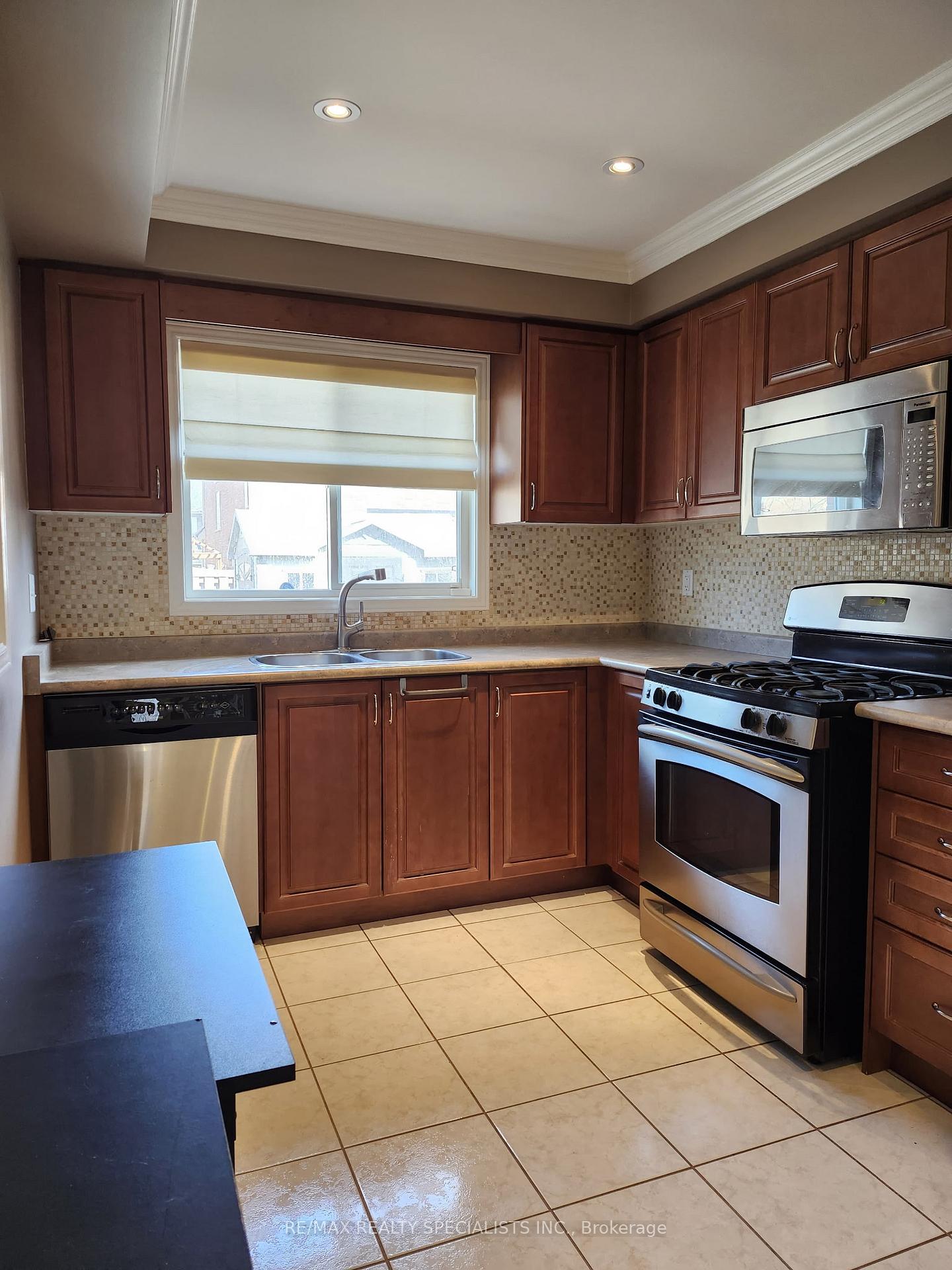 Photo 11 of 272 Fitzgerald Crescent, Milton, Dempsey — HOMEH