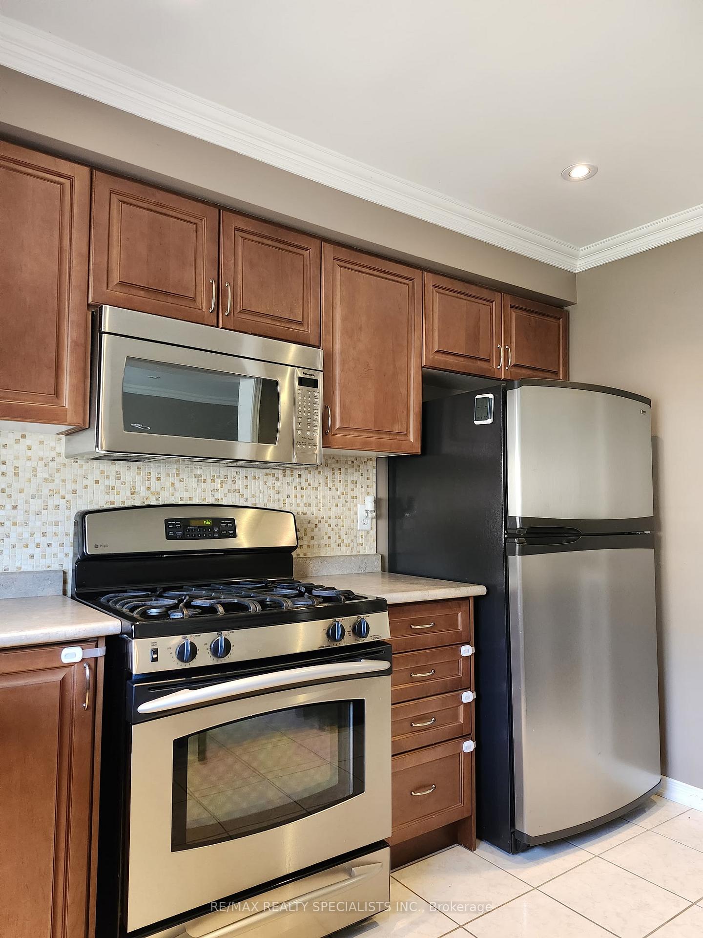 Photo 12 of 272 Fitzgerald Crescent, Milton, Dempsey — HOMEH