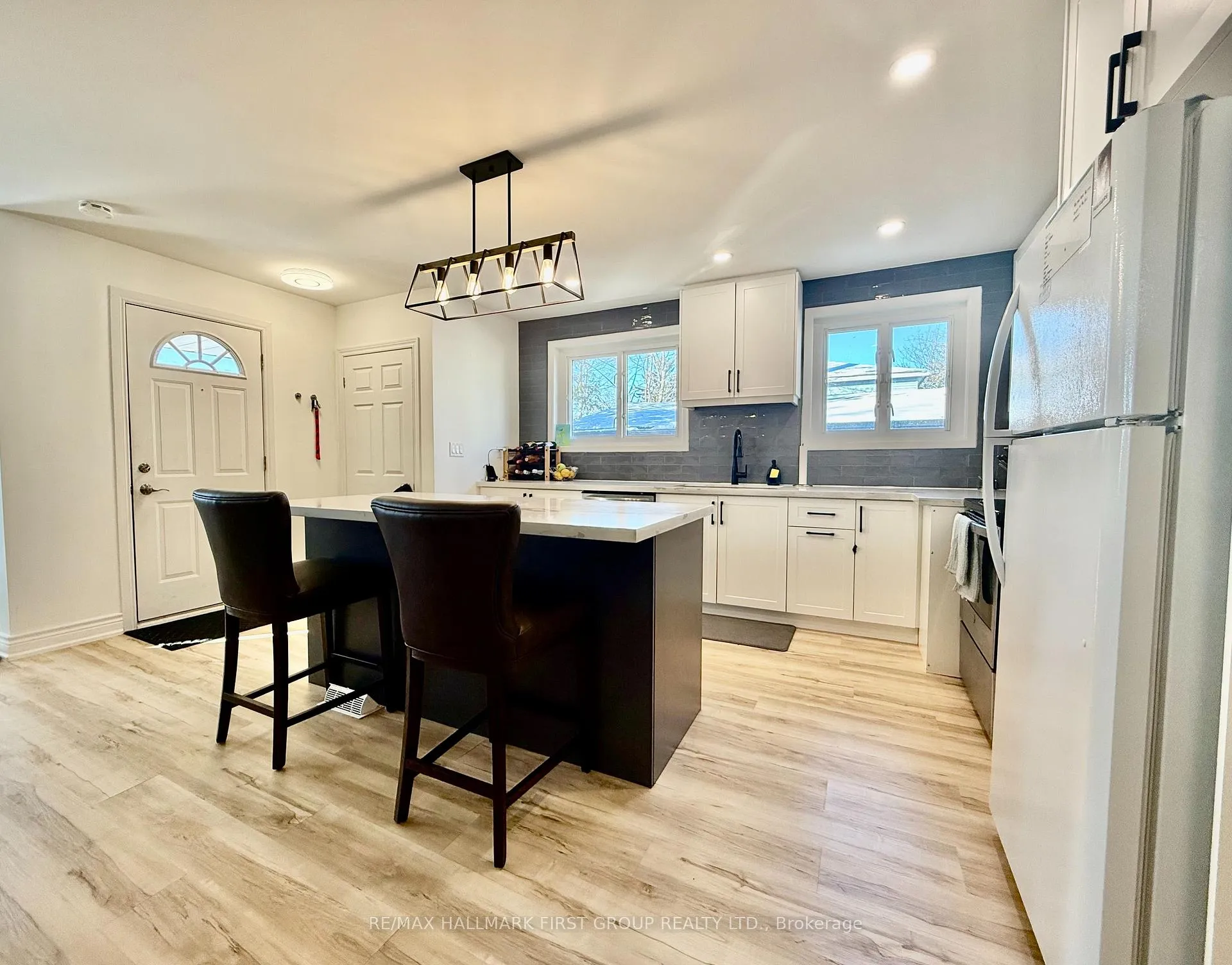 Photo 5 of 851 Bem Avenue, Pickering, Bay Ridges — HOMEH