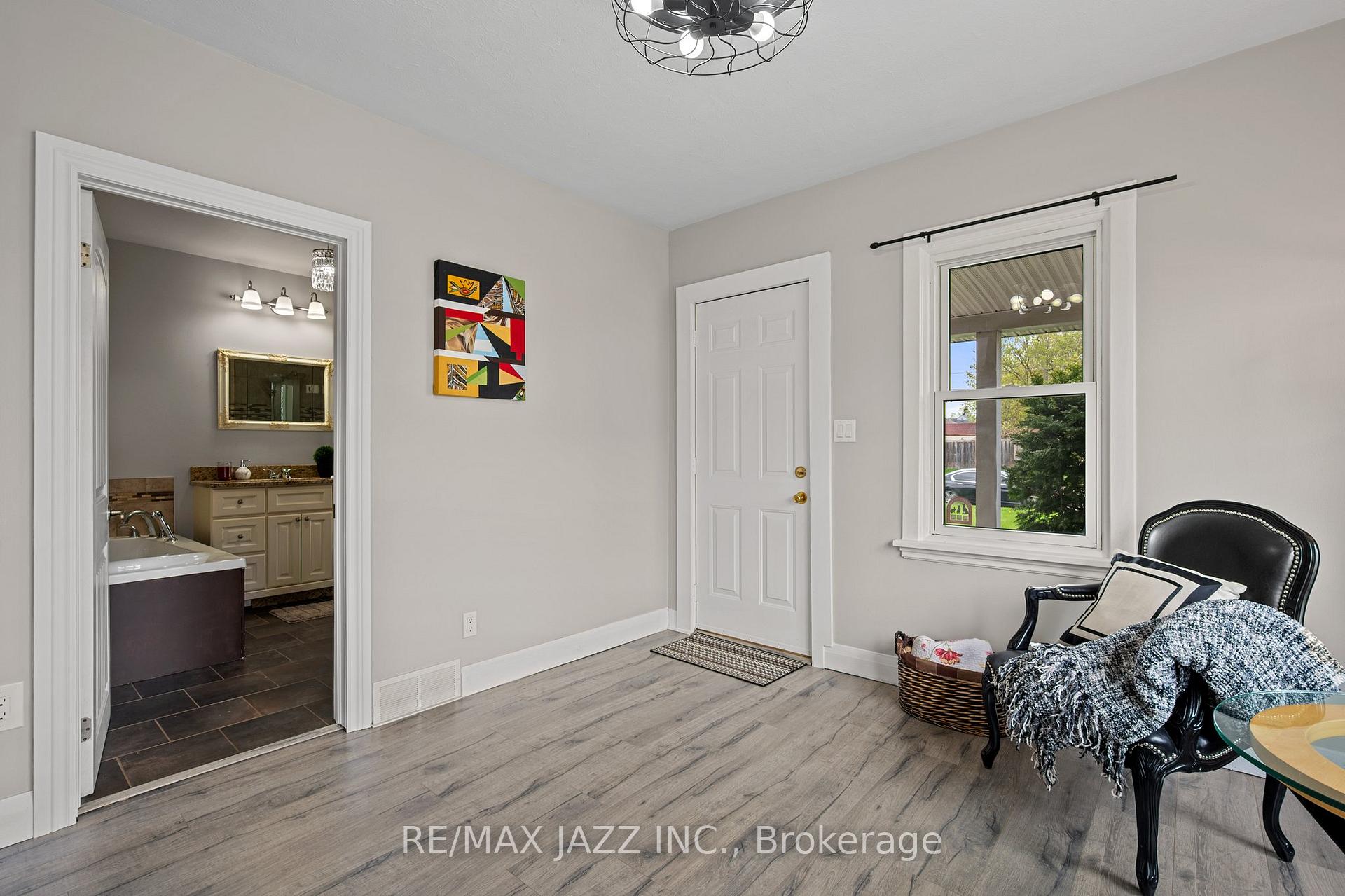 Photo 10 of 170 Stevenson Road N, Oshawa, McLaughlin — HOMEH
