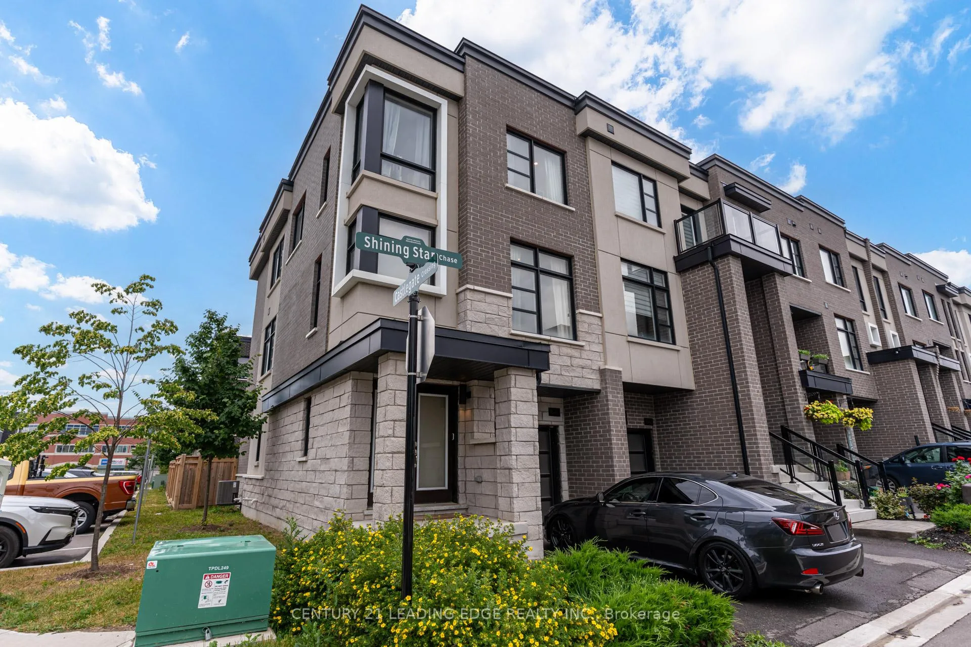 Photo 2 of 1645 Shining Star Chase, Pickering, Duffin Heights — HOMEH