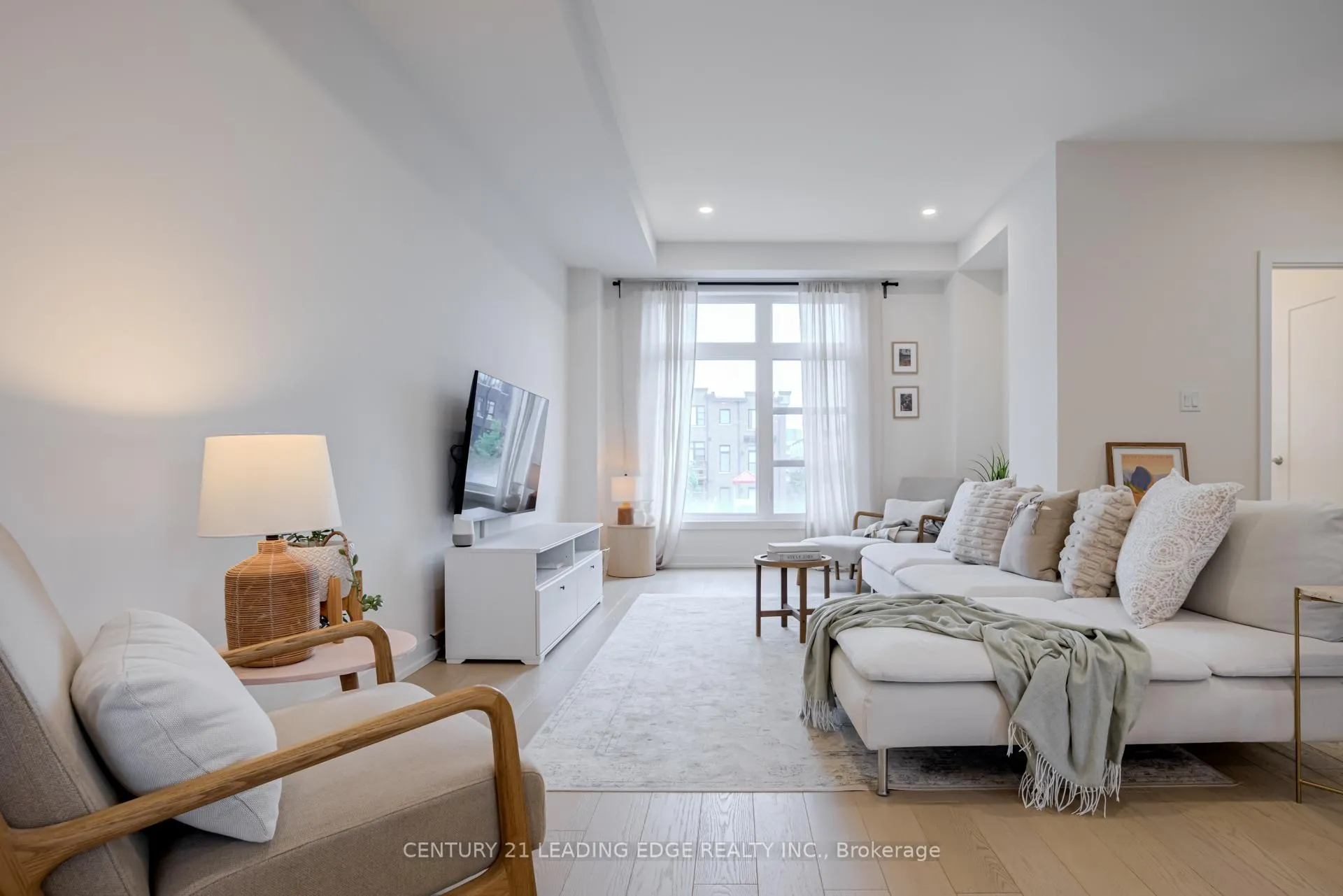 Photo 10 of 1645 Shining Star Chase, Pickering, Duffin Heights — HOMEH