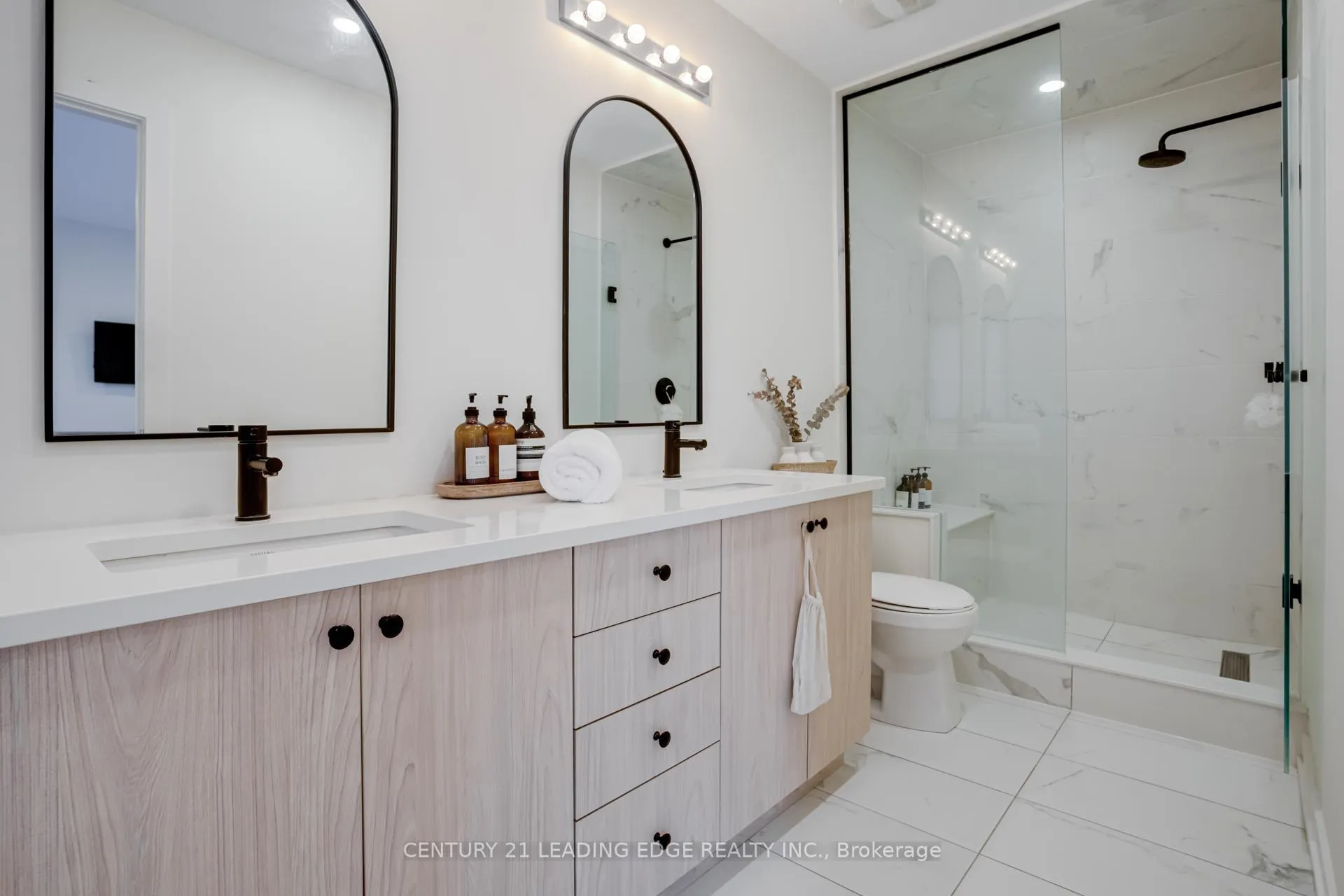 Photo 21 of 1645 Shining Star Chase, Pickering, Duffin Heights — HOMEH