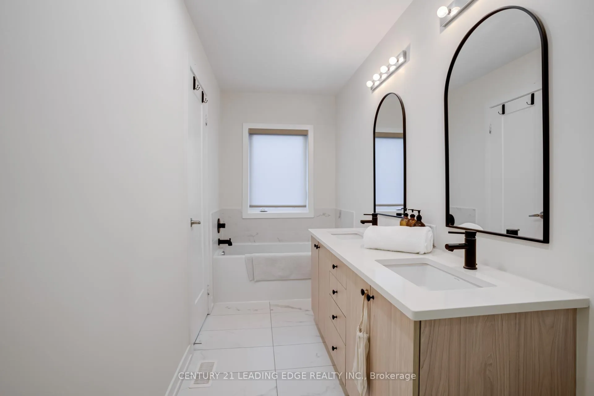 Photo 23 of 1645 Shining Star Chase, Pickering, Duffin Heights — HOMEH