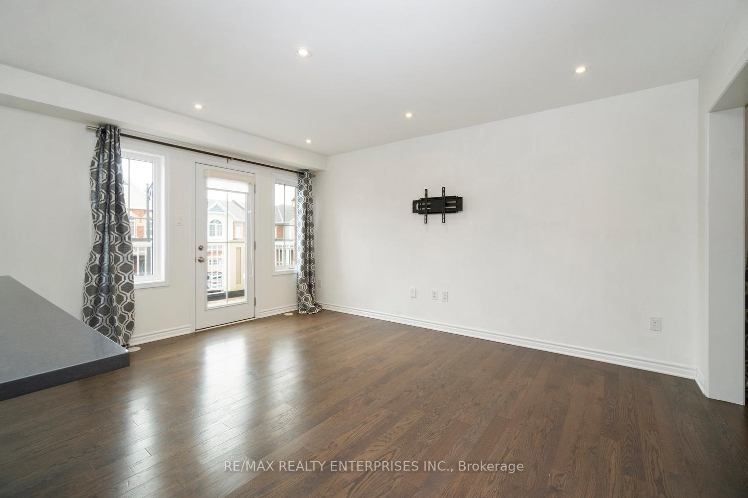 Photo 12 of 1656 Clitherow Street, Milton, Ford — HOMEH