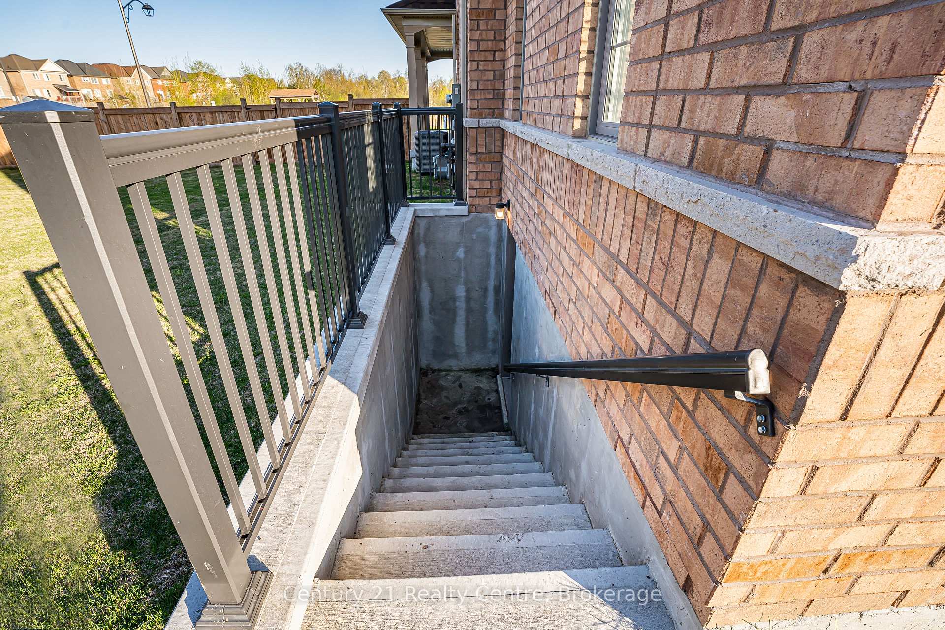 Photo 44 of 280 Windfields Farm Drive W, Oshawa, Windfields — HOMEH