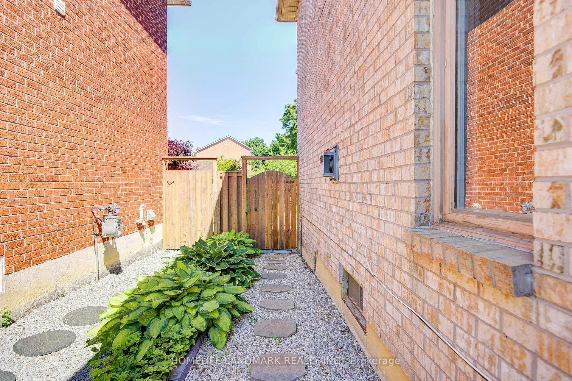 Photo 35 of 1925 Pine Grove Avenue, Pickering, Highbush — HOMEH