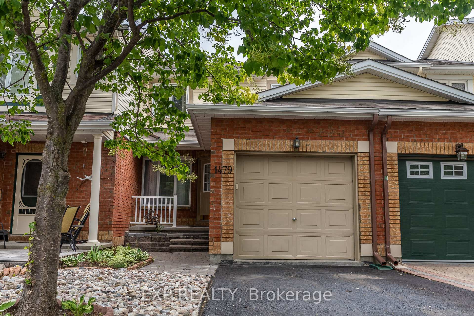 Front of 1479 Lynx Crescent