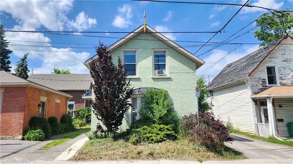 Front of 140 Antrim Street