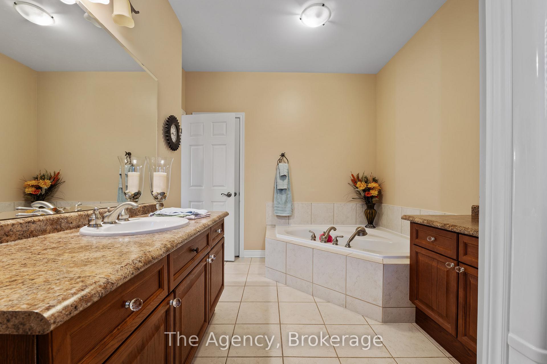 Photo 17 of 66 Willson Crossing Court, Pelham, Fonthill — HOMEH