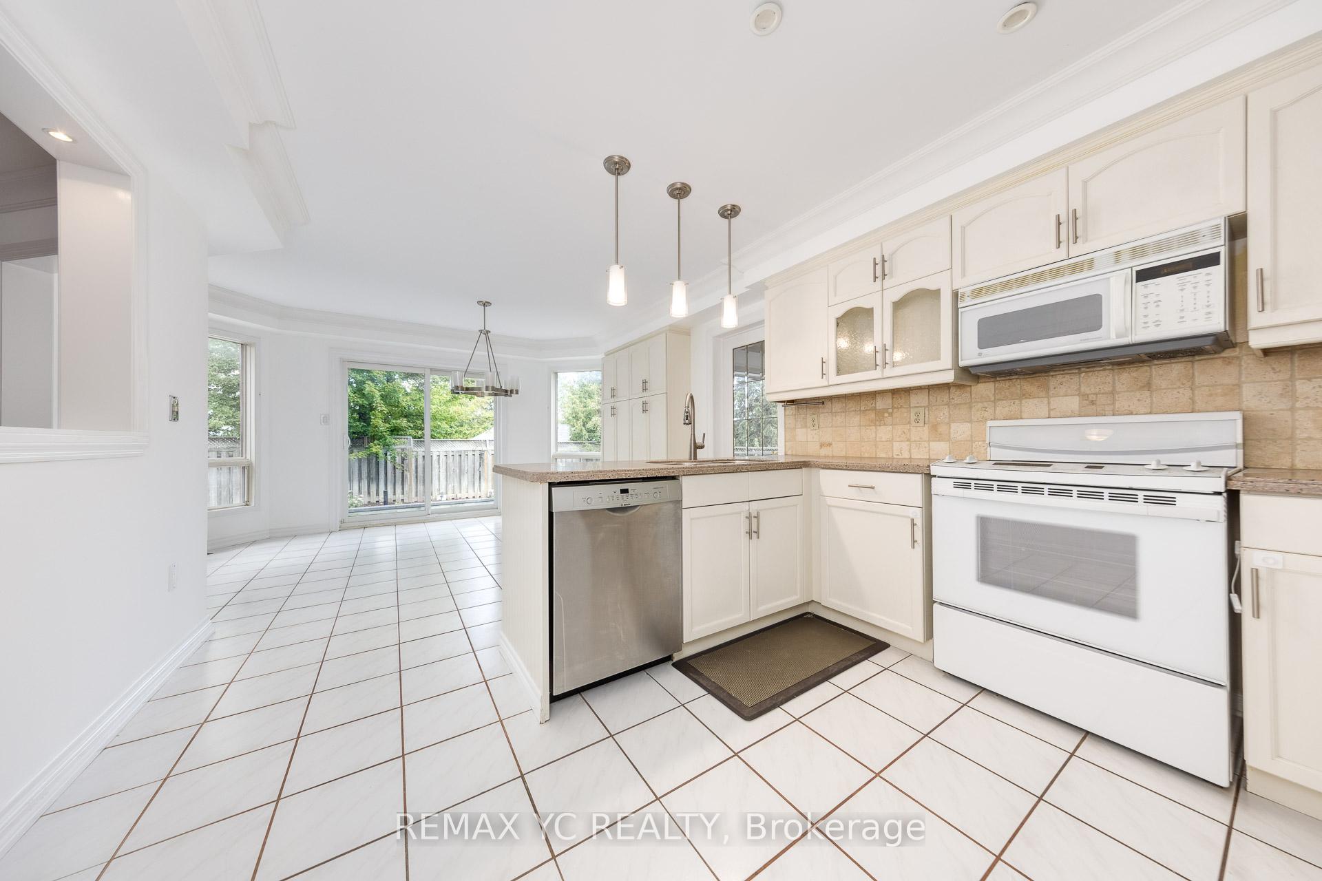 Photo 6 of 896 Darwin Drive, Pickering, Dunbarton — HOMEH