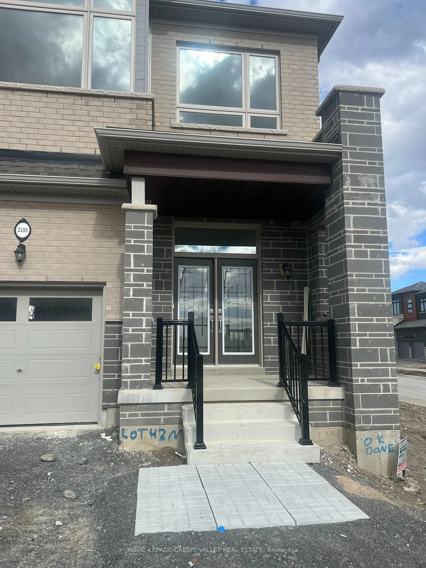 Photo 2 of 2103 Hallandale Street, Oshawa, Kedron — HOMEH