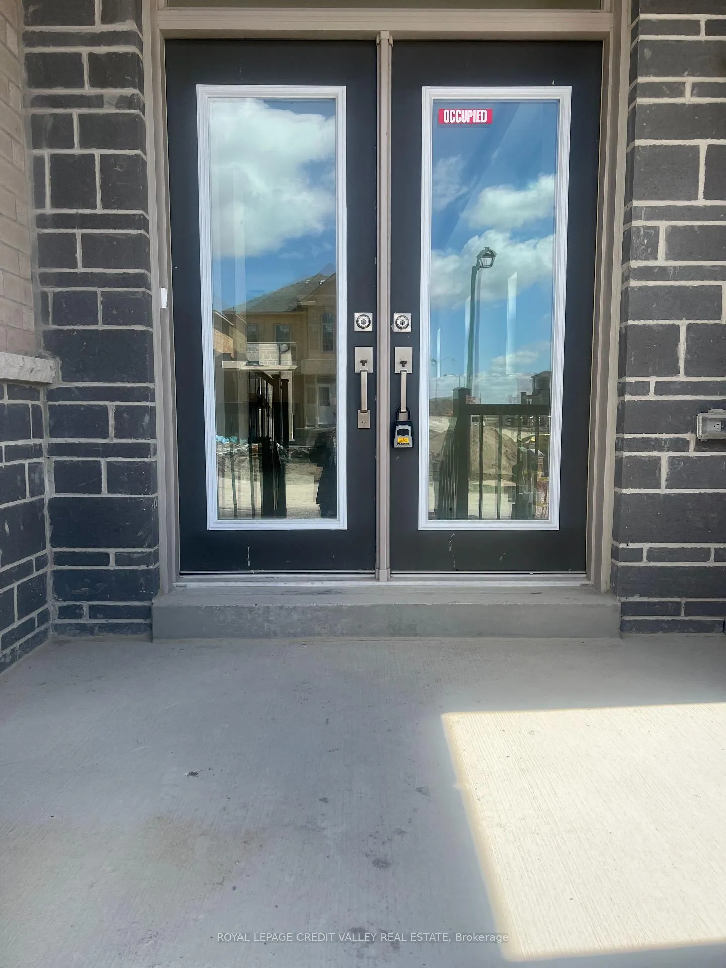 Photo 3 of 2103 Hallandale Street, Oshawa, Kedron — HOMEH