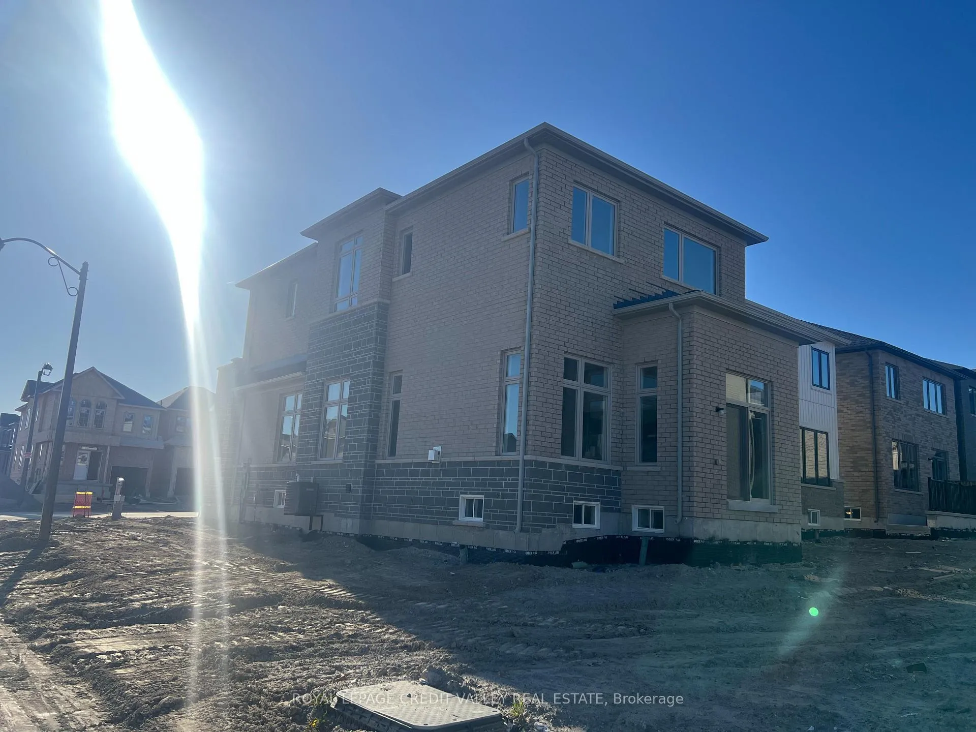 Photo 4 of 2103 Hallandale Street, Oshawa, Kedron — HOMEH