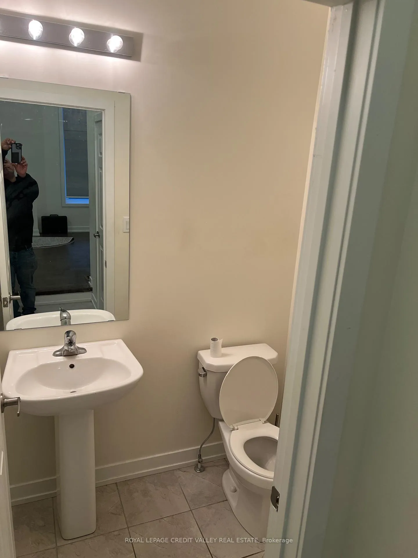Photo 10 of 2103 Hallandale Street, Oshawa, Kedron — HOMEH