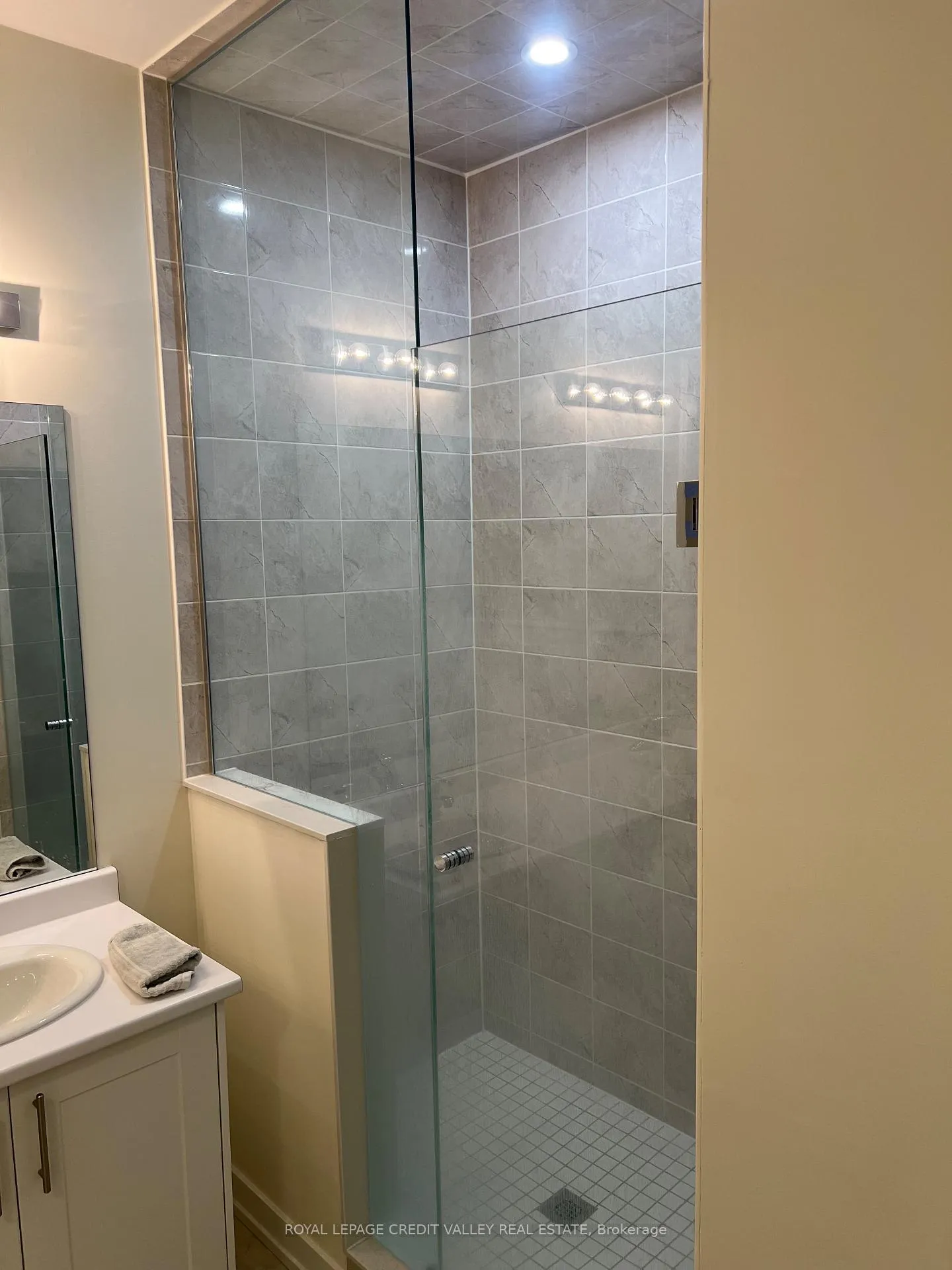 Photo 19 of 2103 Hallandale Street, Oshawa, Kedron — HOMEH